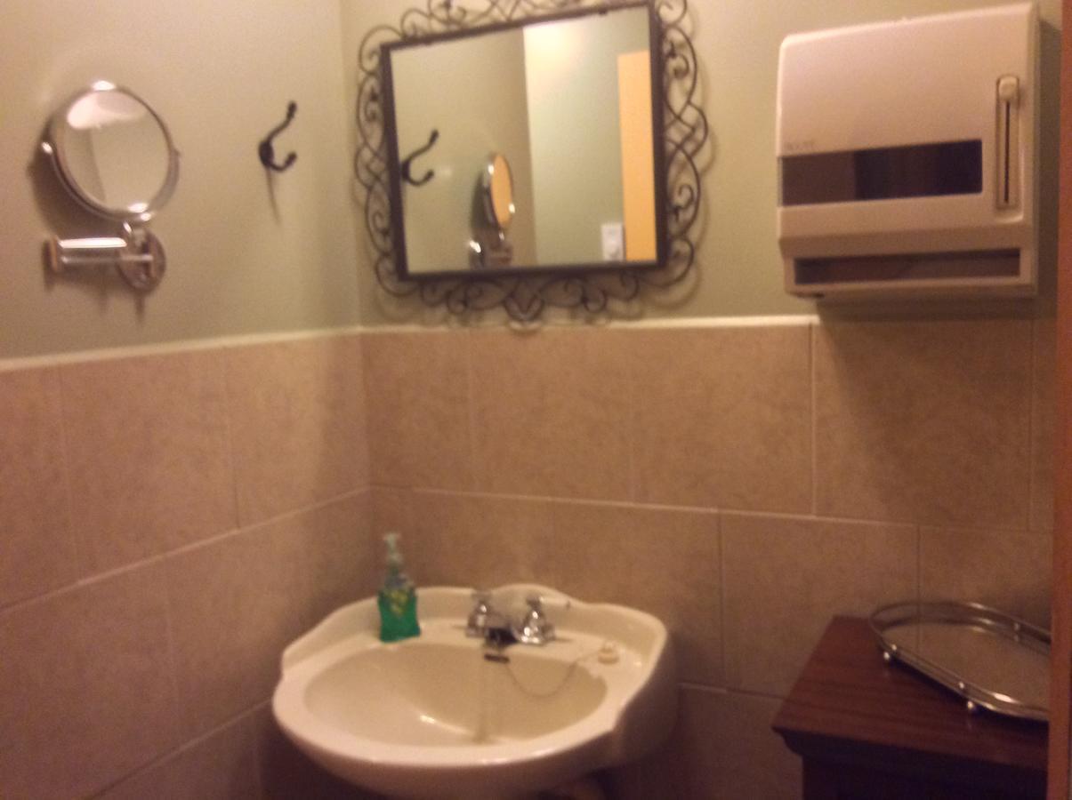 Hotel Midway Quarto foto